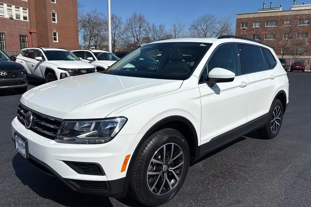 2021 Volkswagen Tiguan SE photo 1