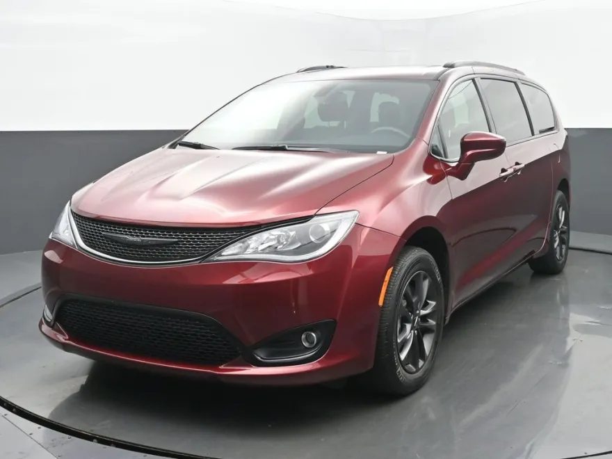 2020 Chrysler Pacifica Touring L photo 1