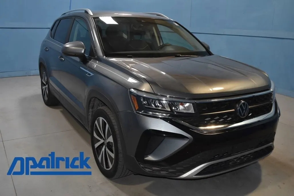 2023 Volkswagen Taos SE photo 1