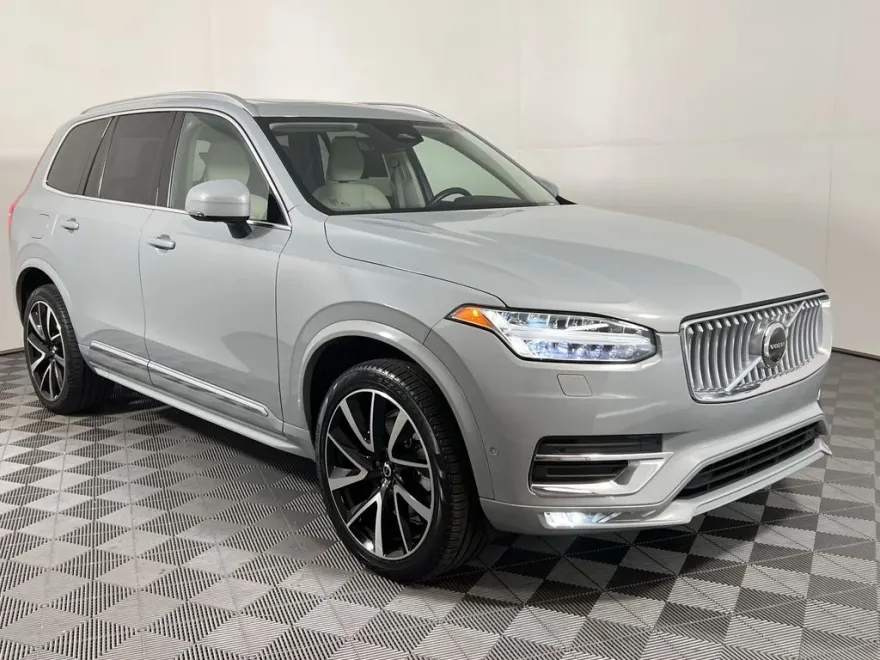 2024 Volvo XC90 Plus photo 1