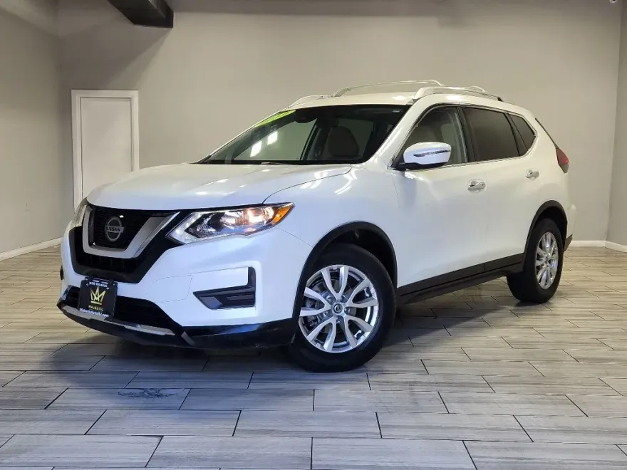 2020 Nissan Rogue SV photo 1