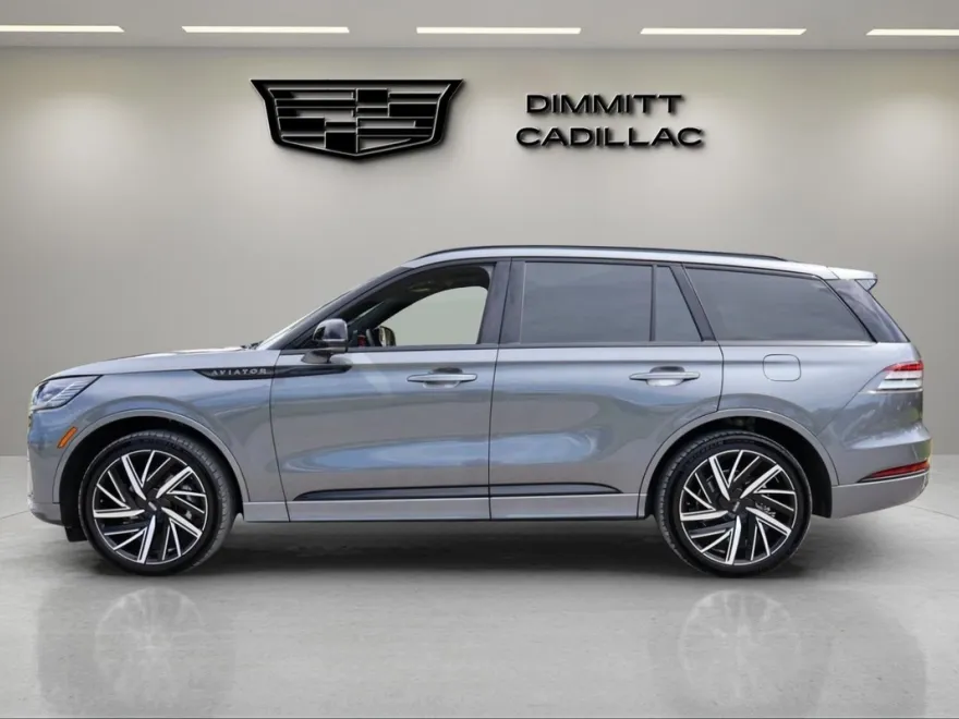 2025 Lincoln Aviator Black Label photo 1