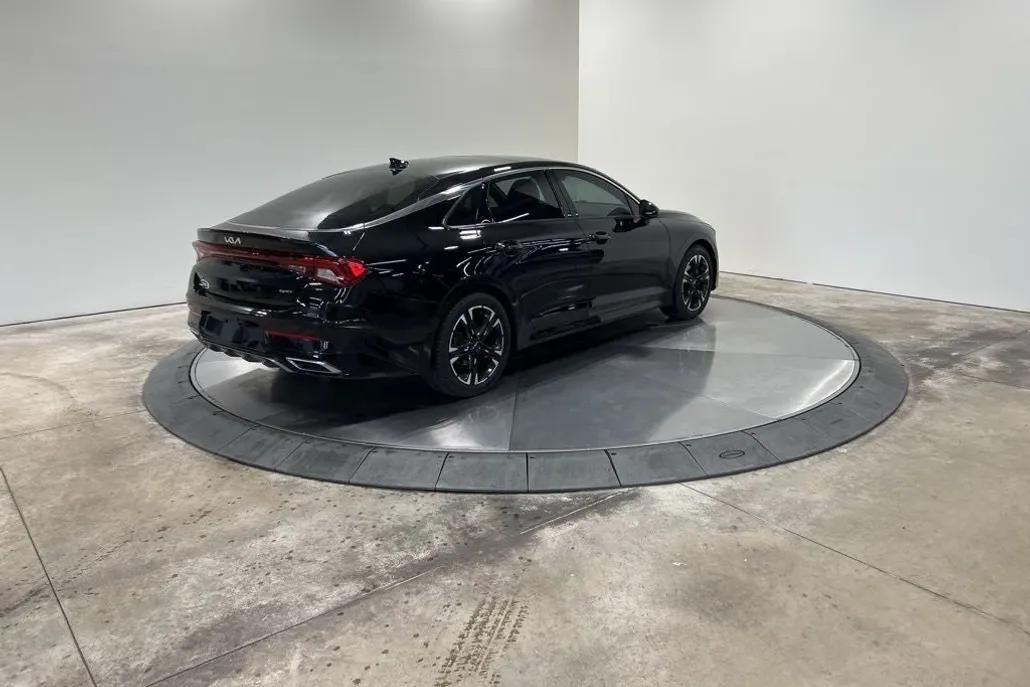 2022 Kia K5 GT-Line photo 1