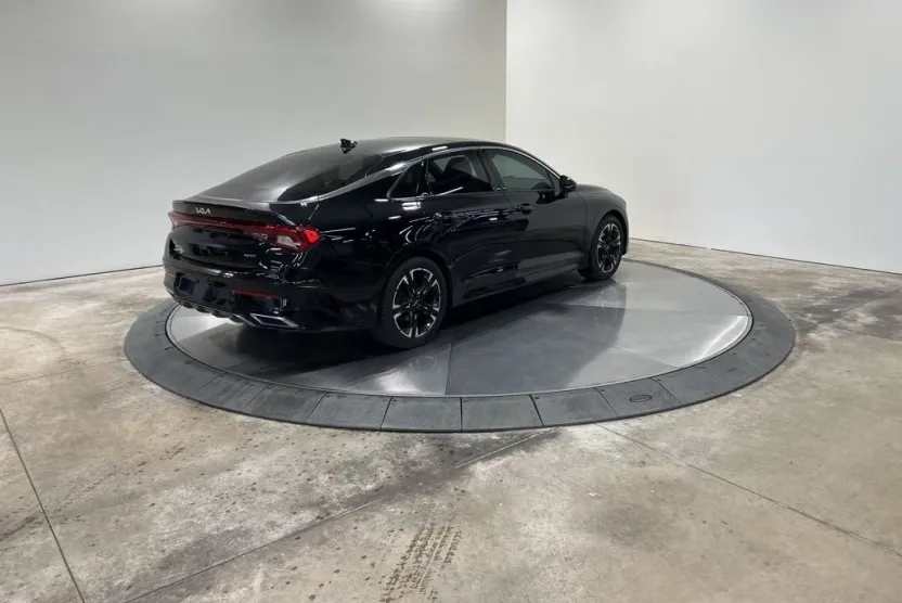 2022 Kia K5 GT-Line photo 1