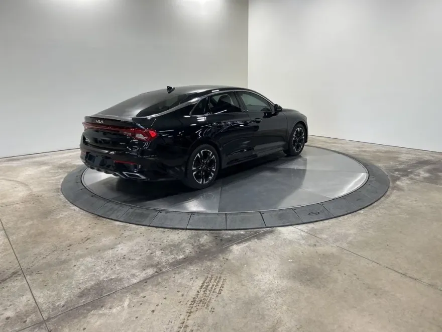2022 Kia K5 GT-Line photo 1
