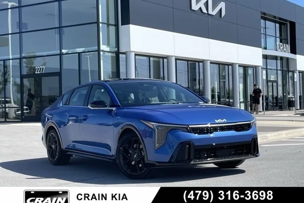2025 Kia K4 GT-Line Turbo photo 1