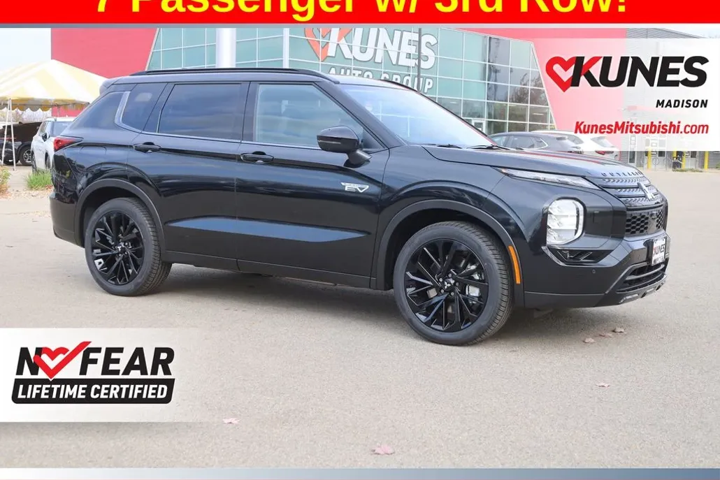 2025 Mitsubishi Outlander PHEV SEL Black Edition photo 1