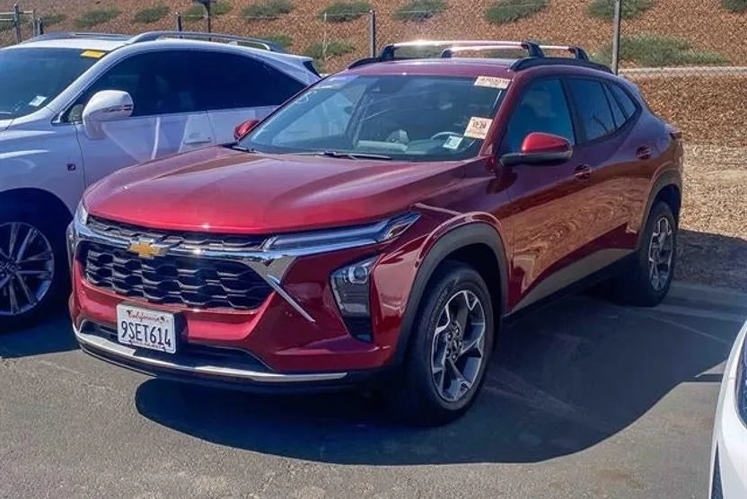 2025 Chevrolet Trax LT photo 1