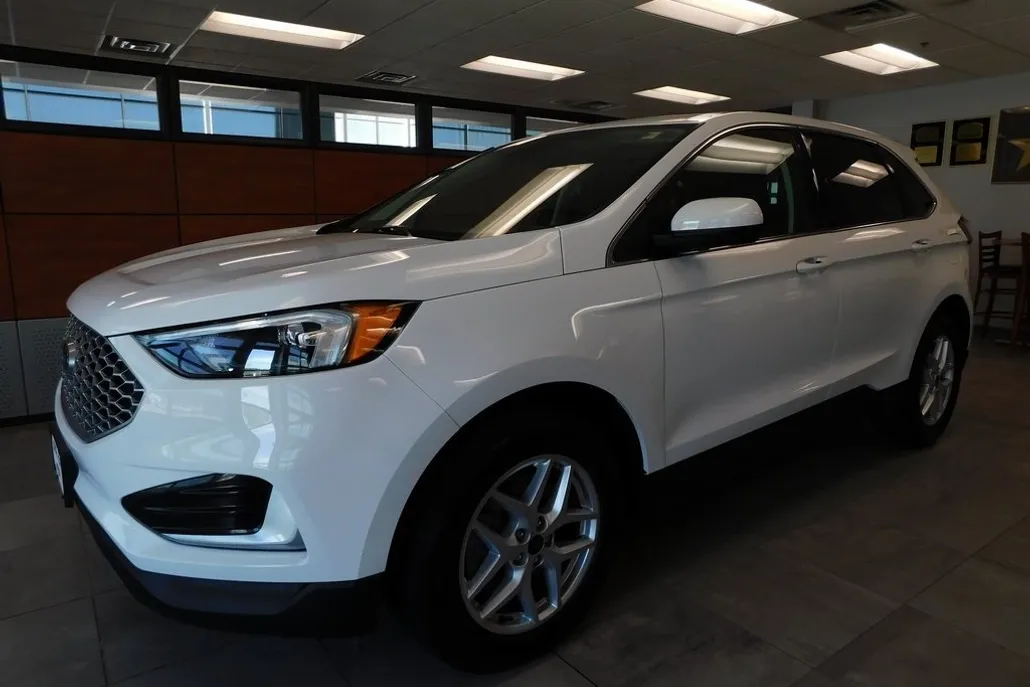 2024 Ford Edge SEL photo 1