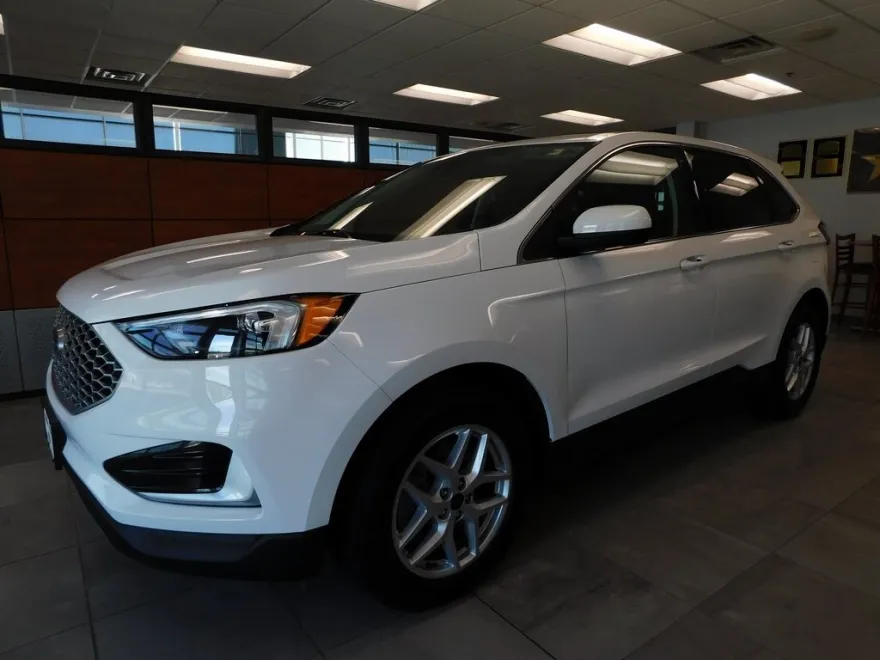 2024 Ford Edge SEL photo 1