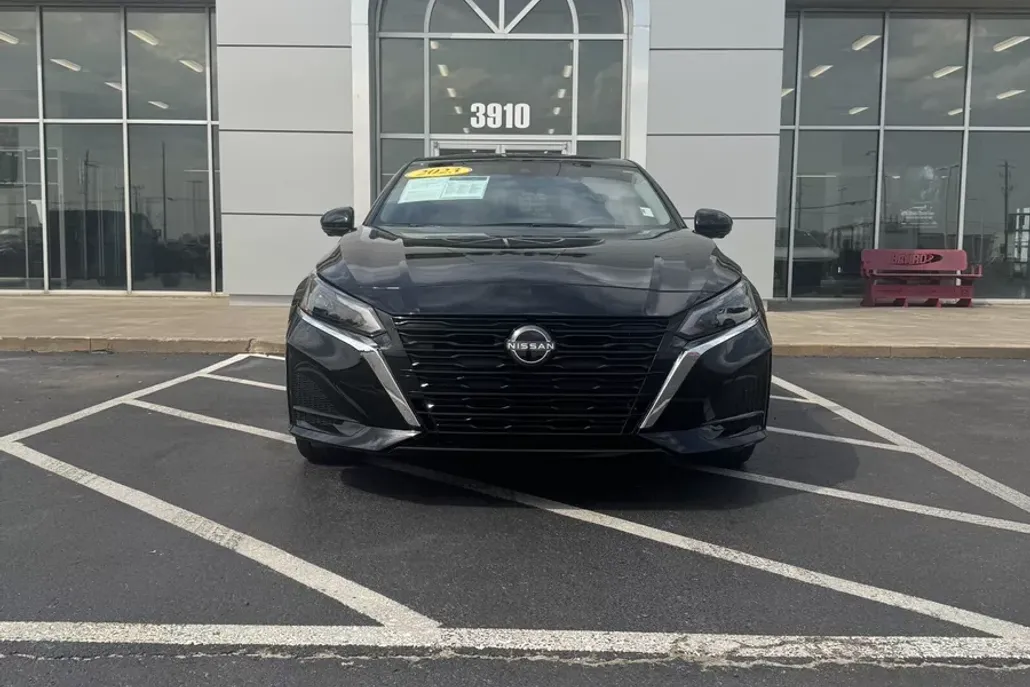 2023 Nissan Altima 2.5 SL photo 1