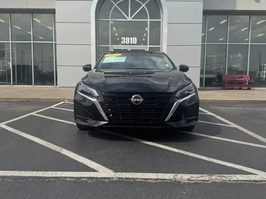 2023 Nissan Altima 2.5 SL photo 1