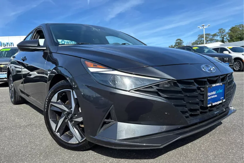2023 Hyundai Elantra SEL Convenience photo 1