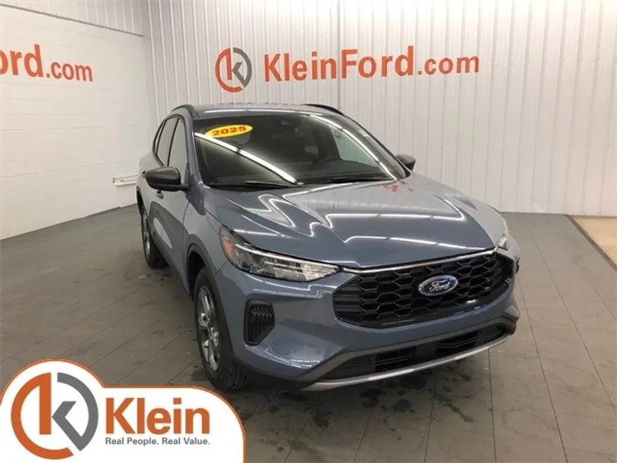 2025 Ford Escape ST-Line photo 1