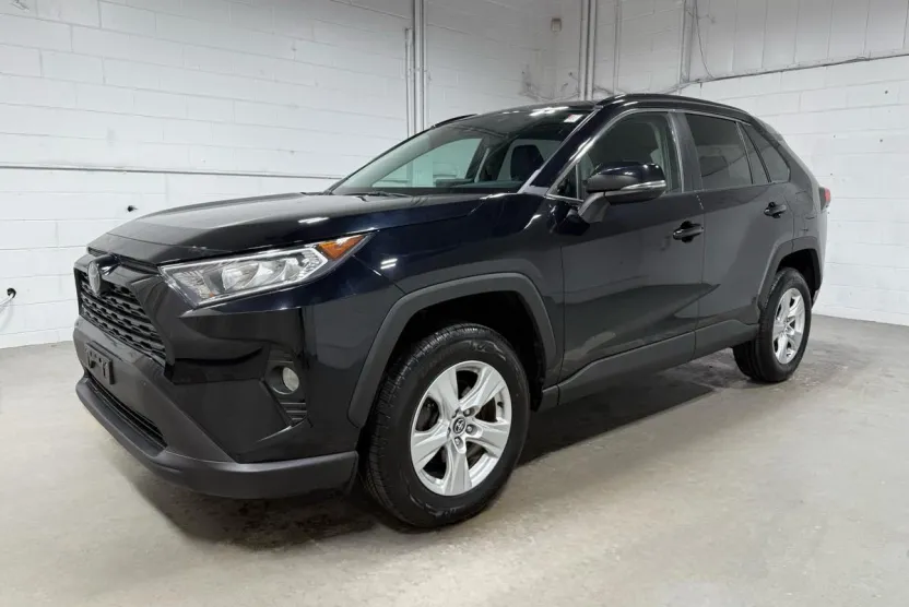 2021 Toyota RAV4 XLE photo 1