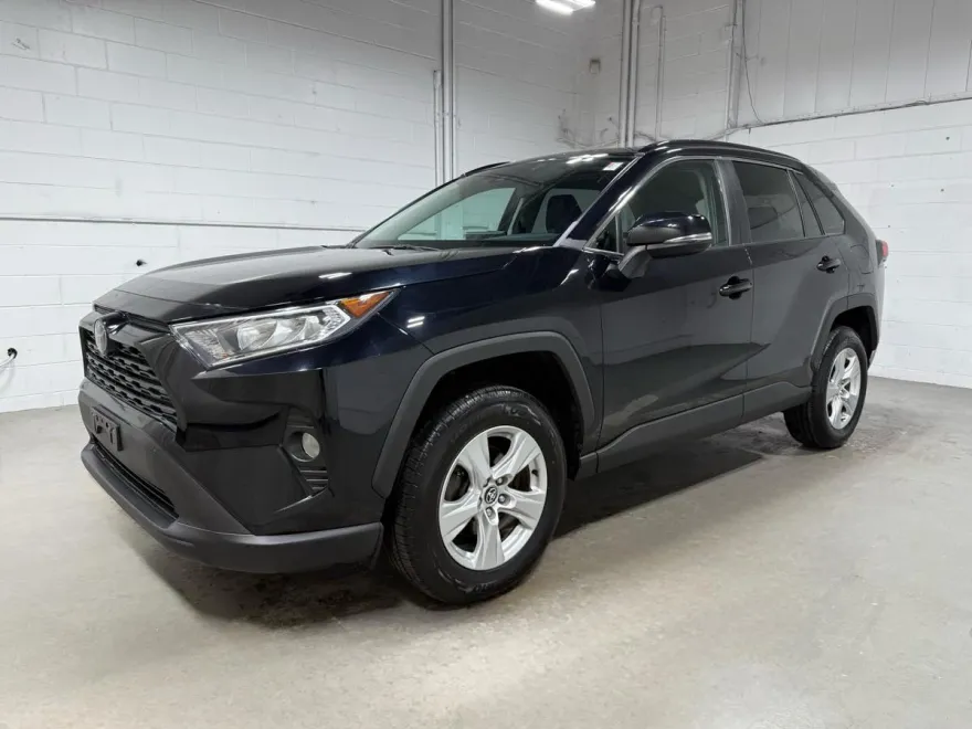 2021 Toyota RAV4 XLE photo 1