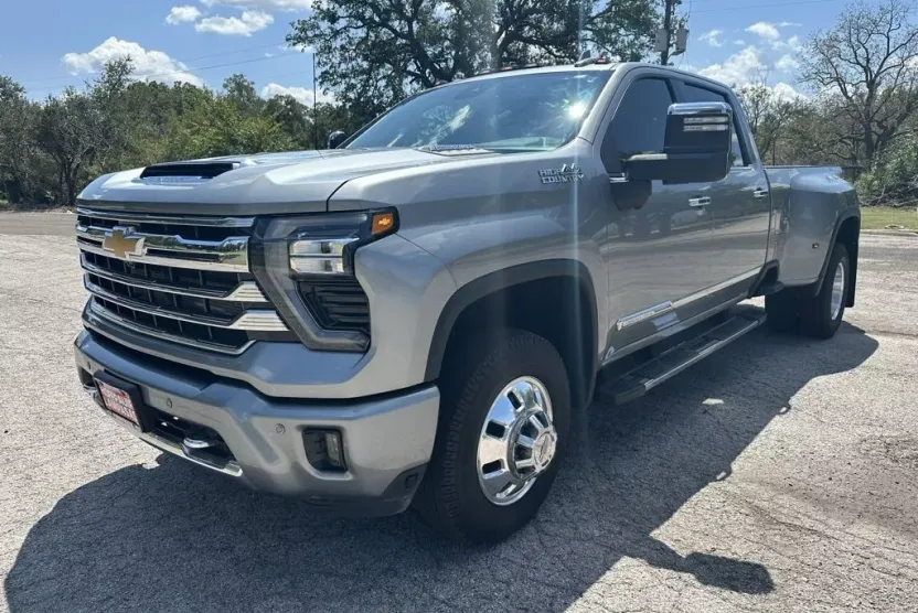 2025 Chevrolet Silverado 3500HD High Country photo 1
