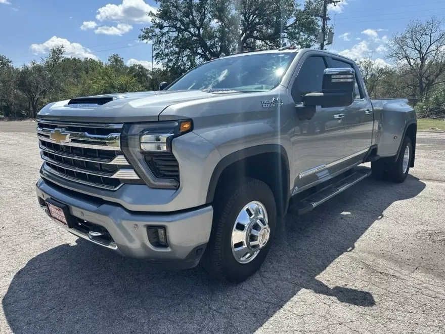 2025 Chevrolet Silverado 3500HD High Country photo 1