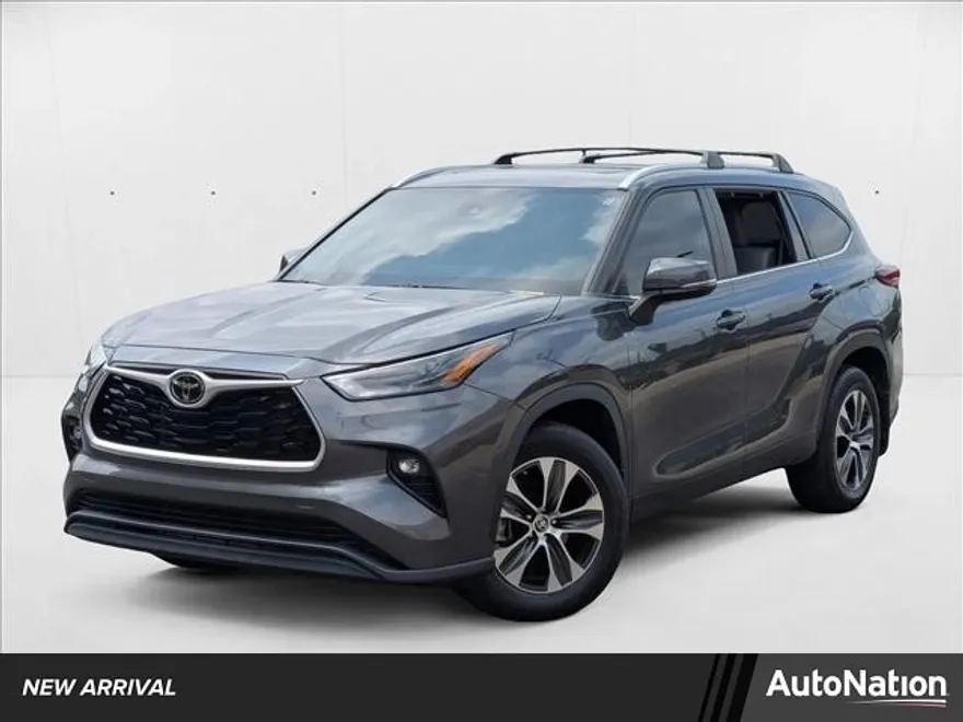 2023 Toyota Highlander XLE photo 1