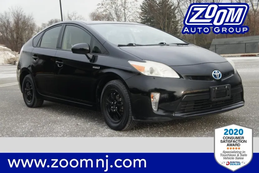 2013 Toyota Prius Three photo 1