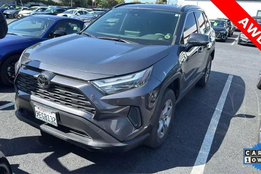 2023 Toyota RAV4 XLE photo 1