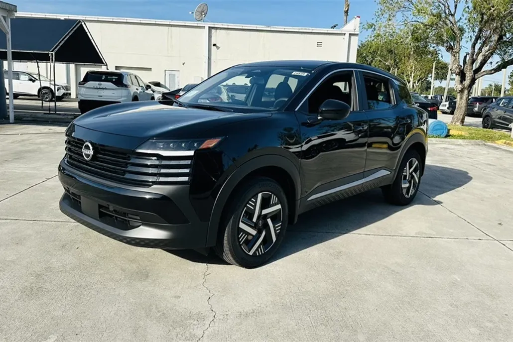 2025 Nissan Kicks SV photo 1