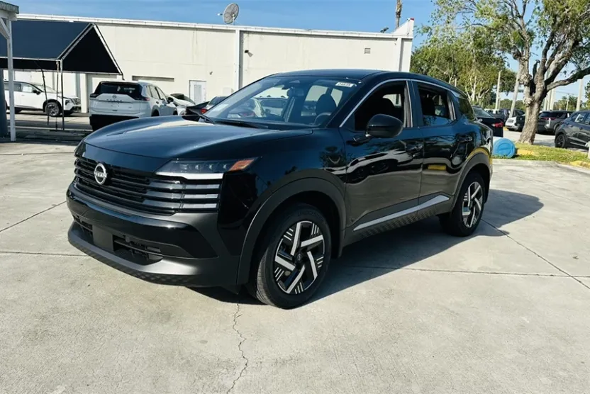 2025 Nissan Kicks SV photo 1