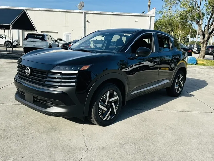 2025 Nissan Kicks SV photo 1