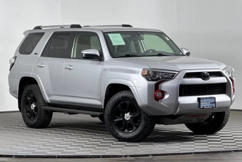 2019 Toyota 4Runner SR5 photo 1
