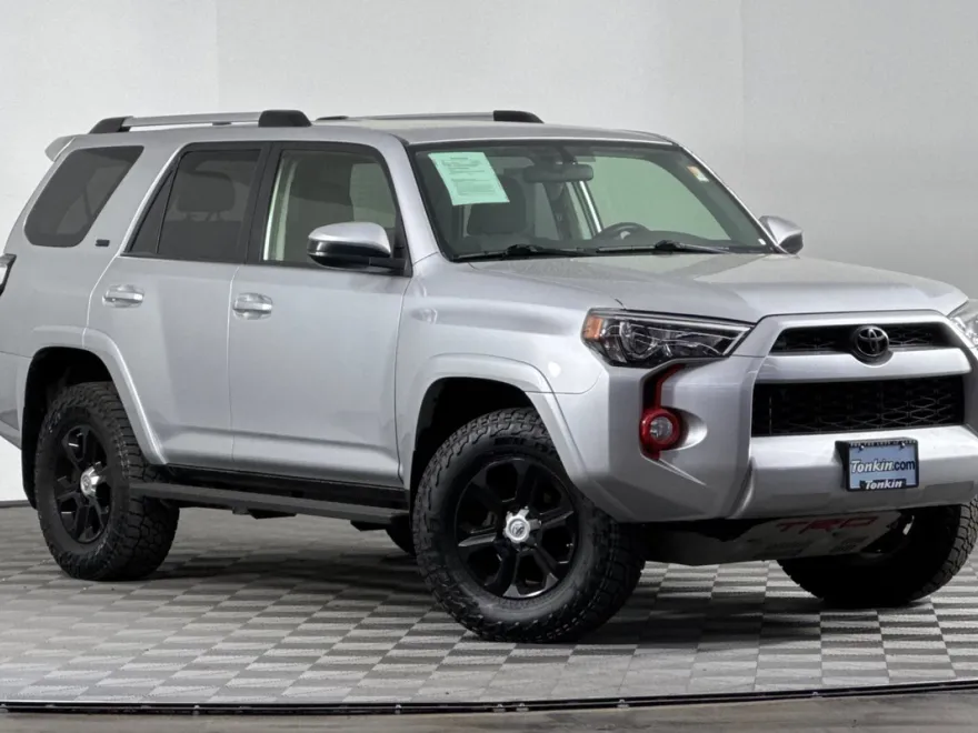 2019 Toyota 4Runner SR5 photo 1