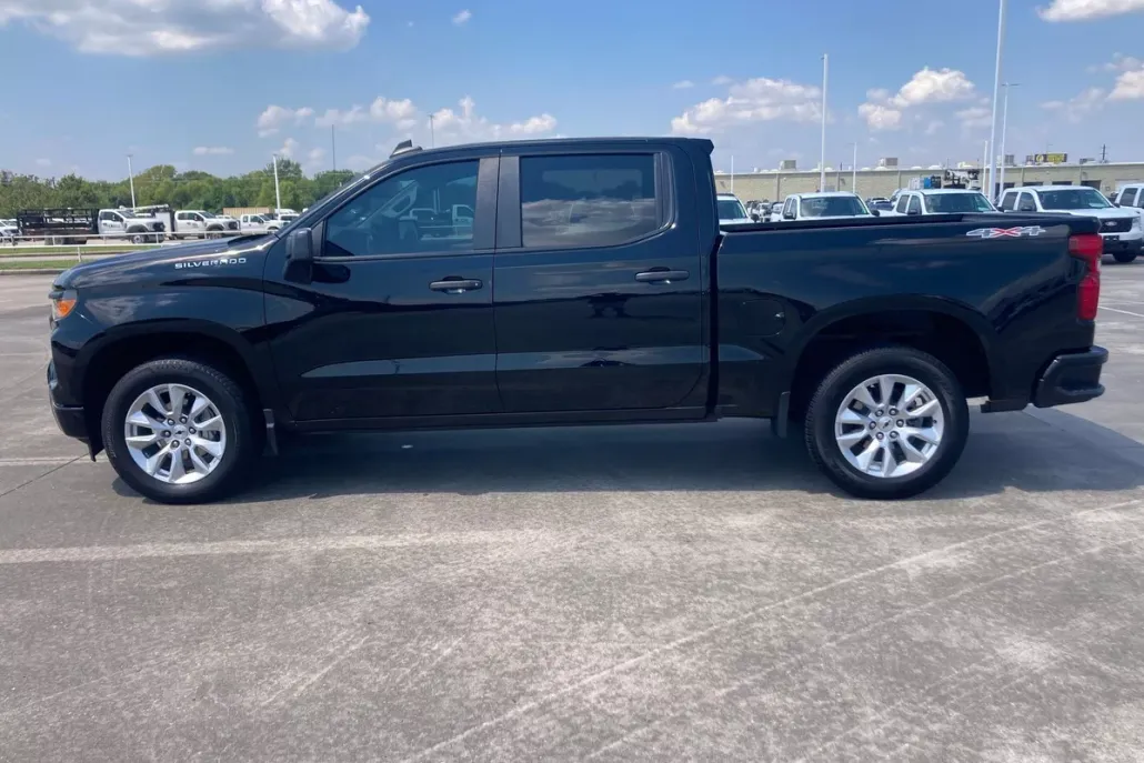 2023 Chevrolet Silverado 1500 Custom photo 1