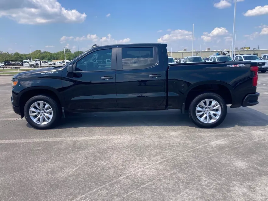2023 Chevrolet Silverado 1500 Custom photo 1