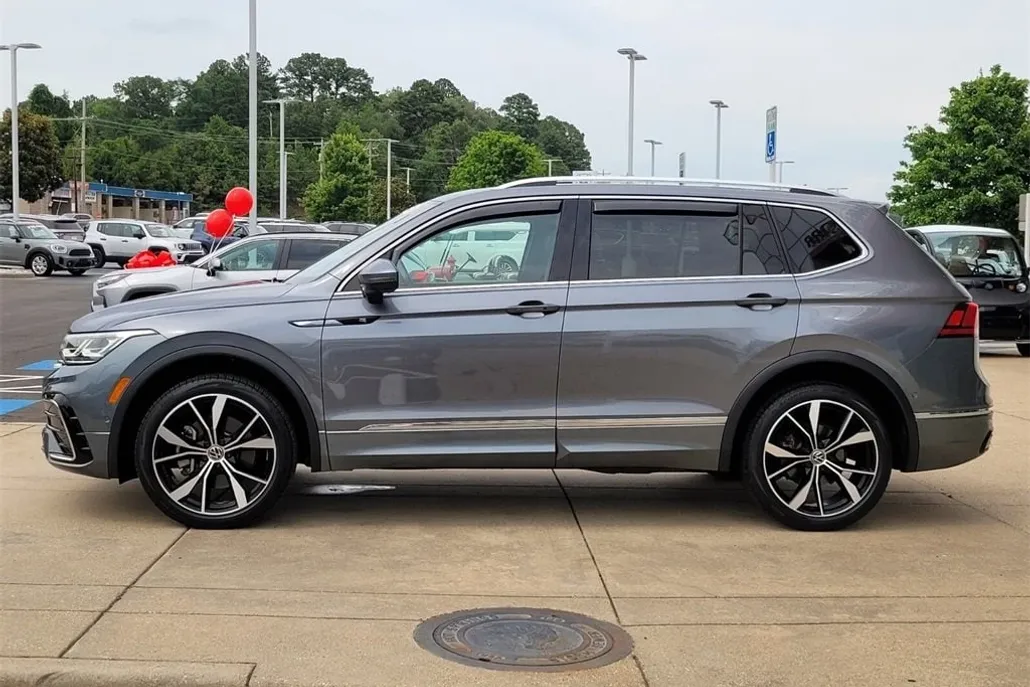 2023 Volkswagen Tiguan SEL R-Line Black photo 1