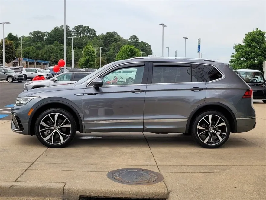 2023 Volkswagen Tiguan SEL R-Line Black photo 1