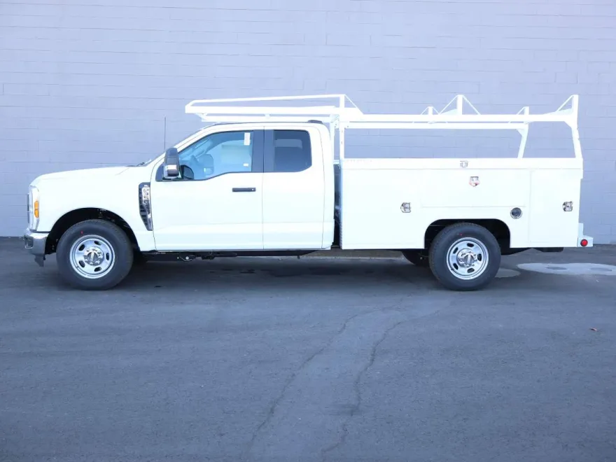 2025 Ford F-350 photo 1