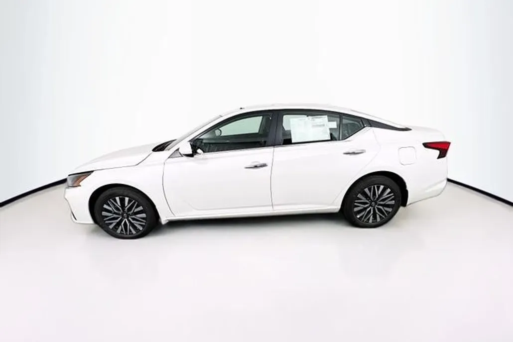 2025 Nissan Altima 2.5 SV photo 1