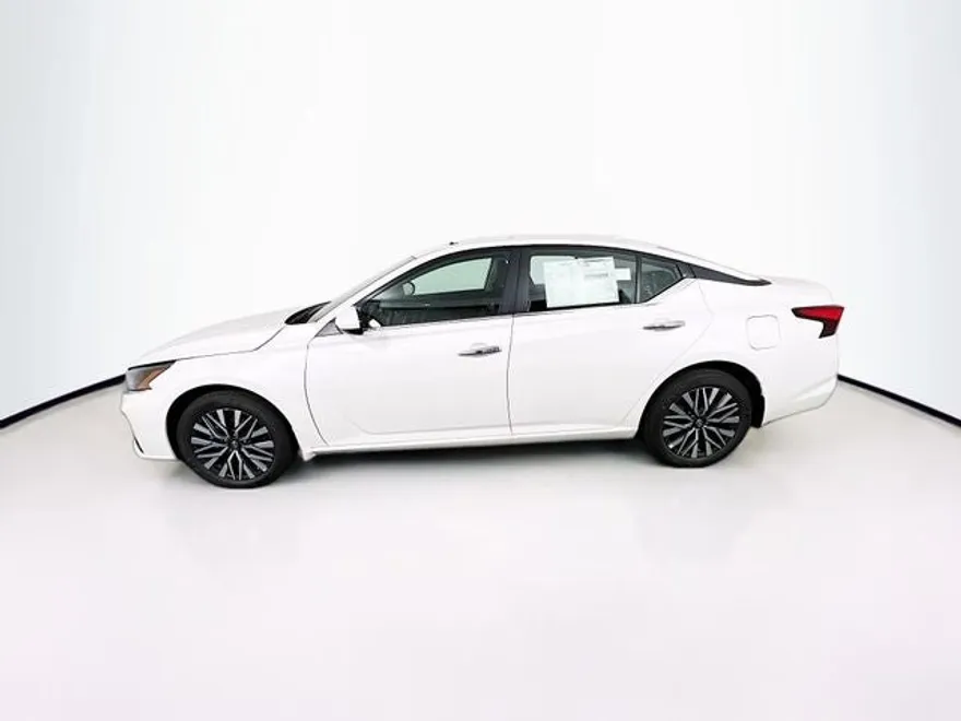 2025 Nissan Altima 2.5 SV photo 1