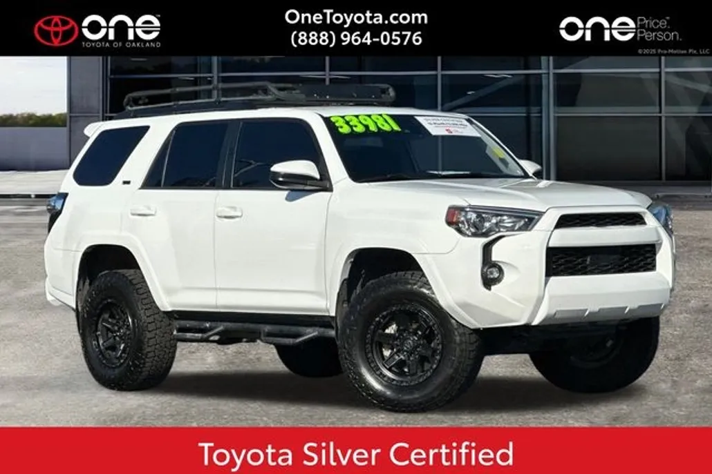 2021 Toyota 4Runner SR5 photo 1