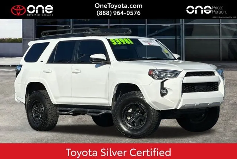 2021 Toyota 4Runner SR5 photo 1