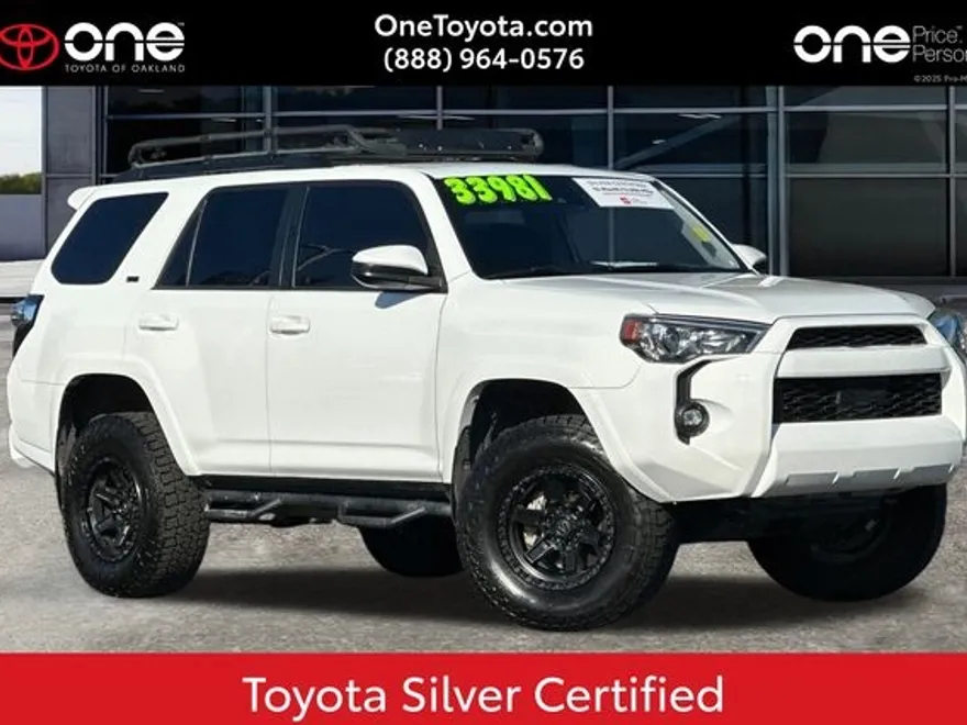 2021 Toyota 4Runner SR5 photo 1