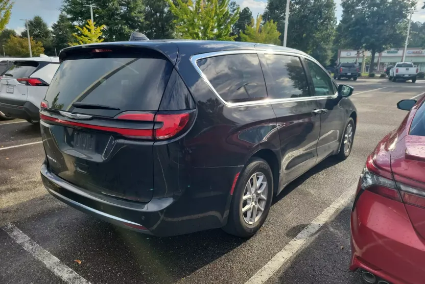 2024 Chrysler Pacifica Touring L photo 1