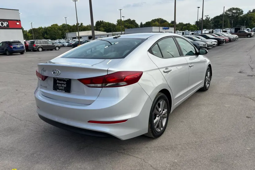 2017 Hyundai Elantra SE Tech Limited photo 1