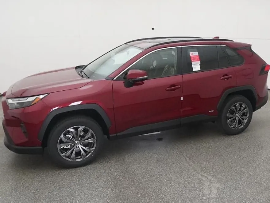 2025 Toyota RAV4 Hybrid XLE Premium photo 1