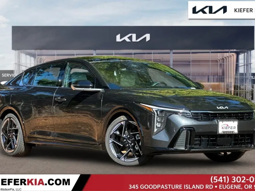 2025 Kia K4 GT-Line photo 1