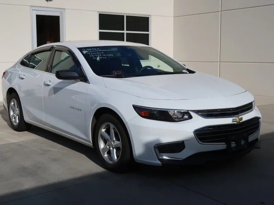 2017 Chevrolet Malibu LS photo 1