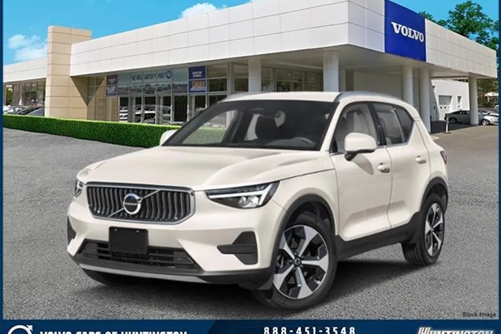 2025 Volvo XC40 photo 1