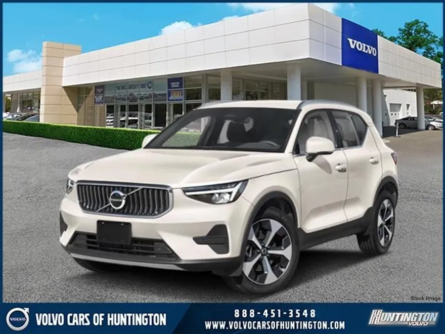 2025 Volvo XC40 photo 1