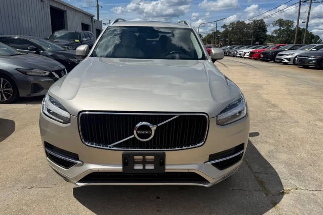 2018 Volvo XC90 T6 Momentum photo 1