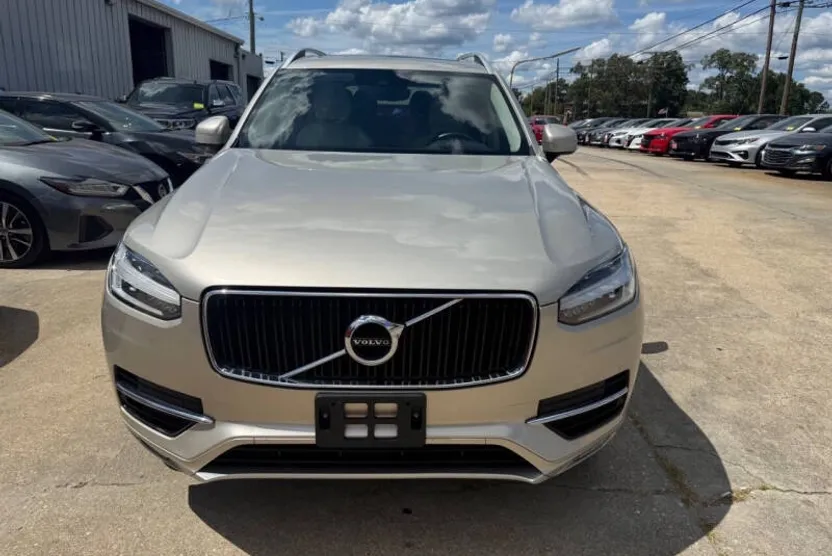 2018 Volvo XC90 T6 Momentum photo 1