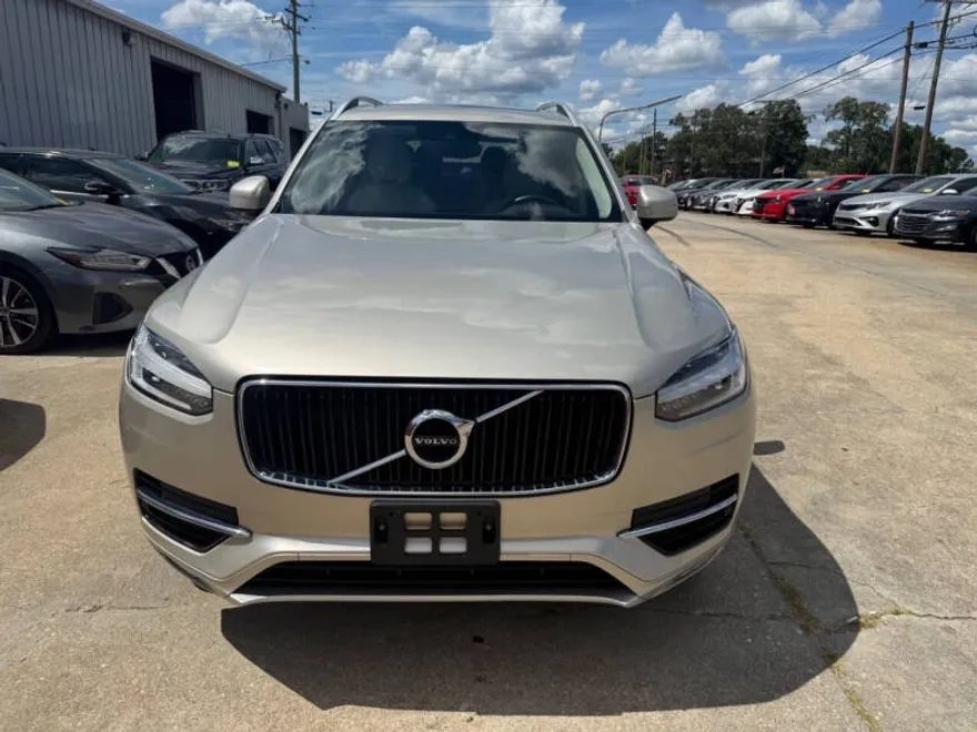 2018 Volvo XC90 T6 Momentum photo 1